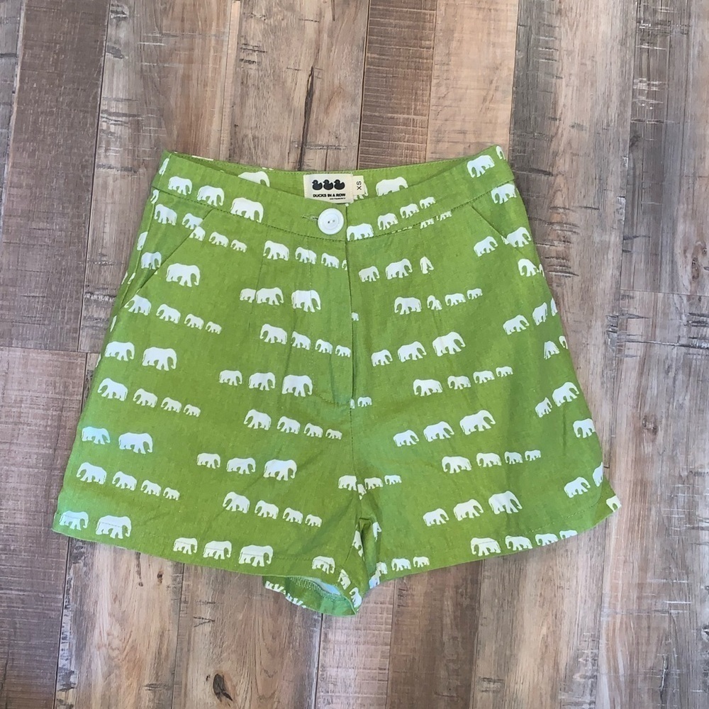 Ducks in a Row Elephant Print High Rise 60s Style Green Retro Novelty Shorts XS - Picture 2 of 7